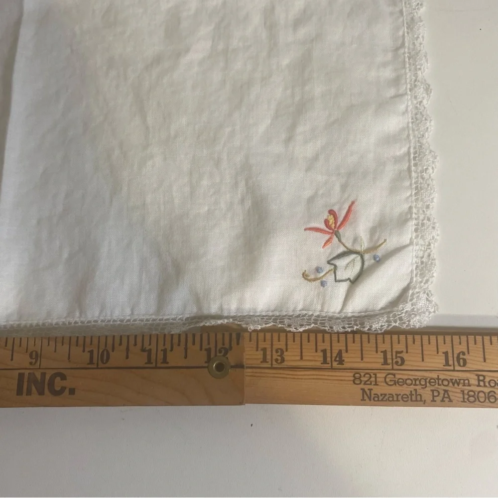 Vintage Set Of 7 Floral Embroidered Dinner Napkins With Lace Edge 15.5” Square